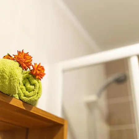 Private Terrace House With Wifi 아파트 코스타카르마